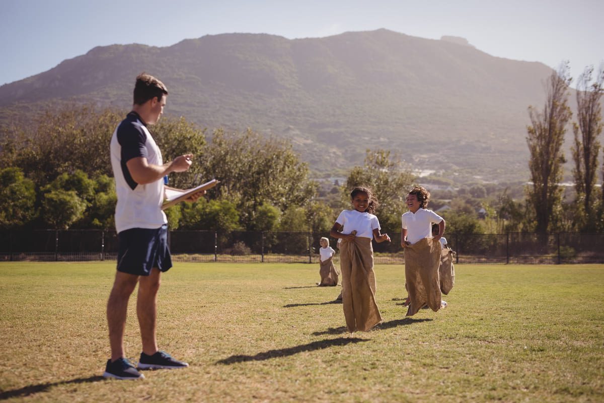 Imagen destacada de “Cómo elegir el curso de monitor para trabajar este verano”