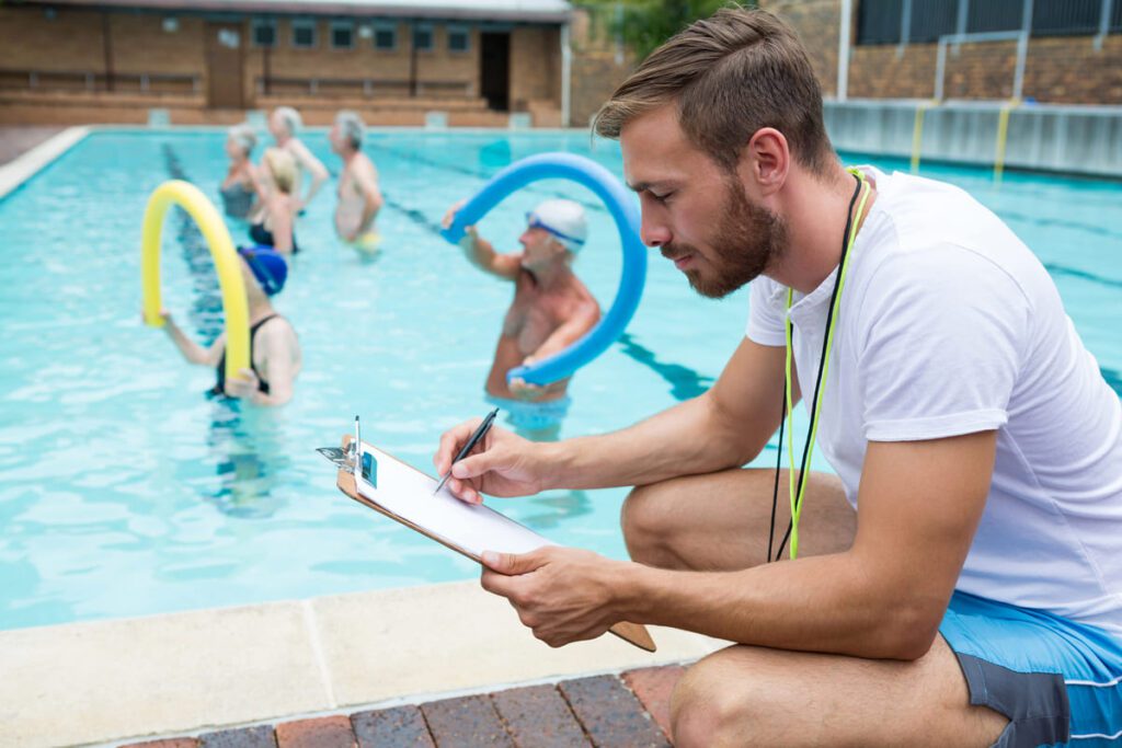 ¿Qué salidas profesionales ofrece ser monitor de natación?