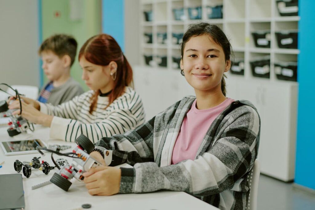 Explicación sobre los pilares del aprendizaje STEM y su integración curricular.