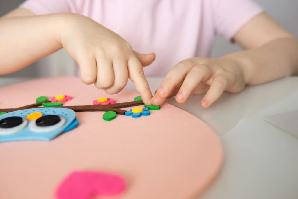 Uso de materiales naturales y tareas domésticas para trabajar la motricidad fina desde el enfoque Waldorf en el aula de Infantil.