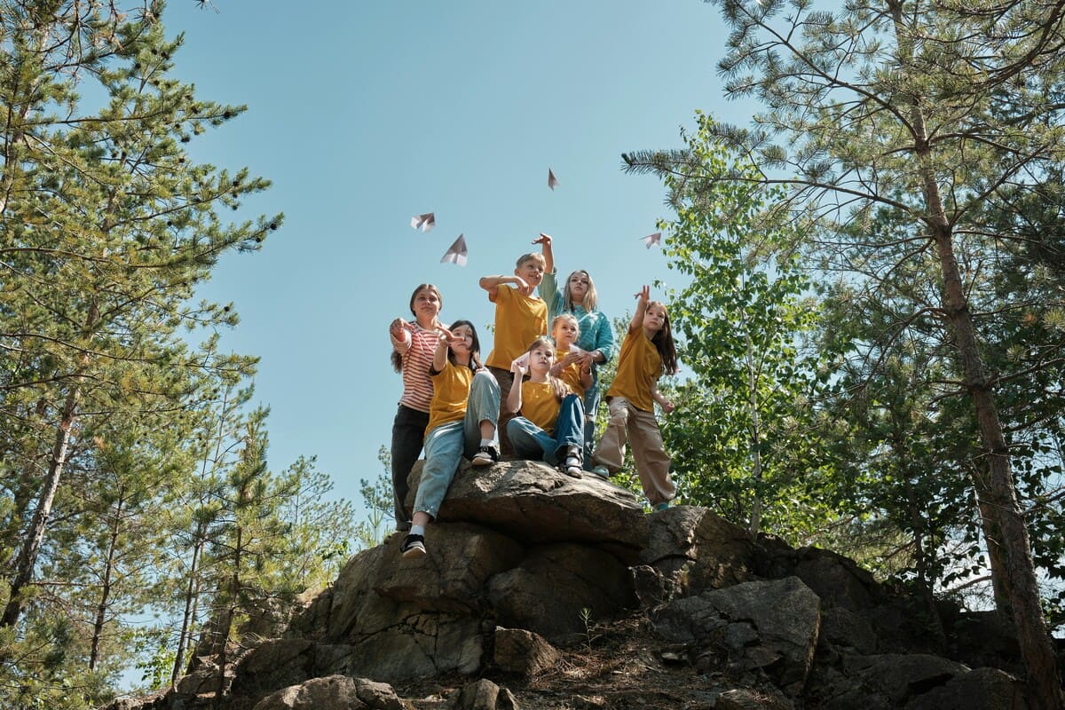 Imagen destacada de “Cómo organizar actividades diarias en un campamento de verano”