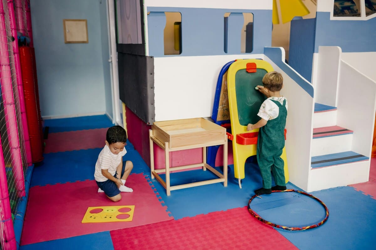 Imagen destacada de “Cómo trabajar en una ludoteca infantil: requisitos, funciones y oportunidades laborales”
